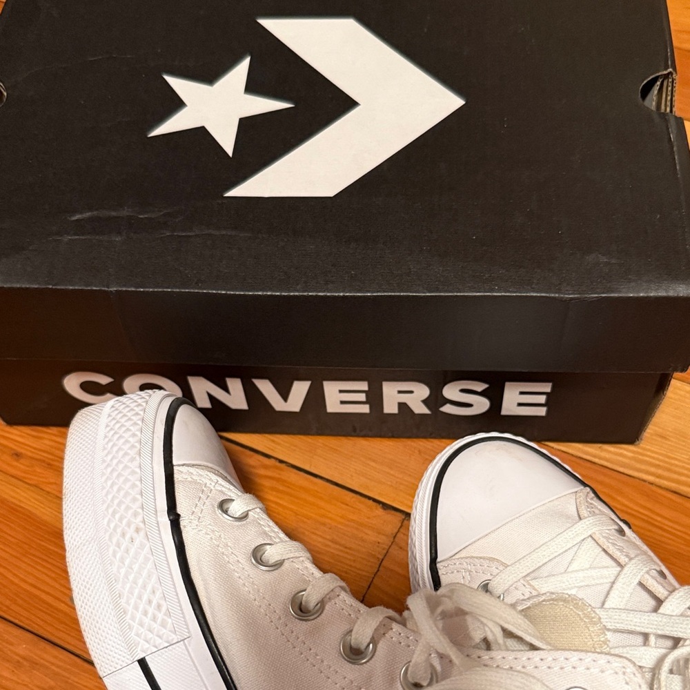 Converse White High Top Sneakers comes with box - Picture 8 of 9